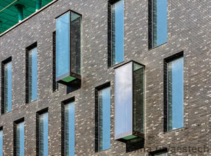 Цільноскляні еркери в будинку на вулиці Михайлівській &mdash; 